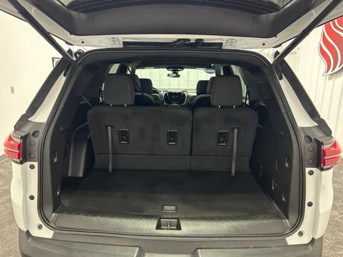 Used 2023 Chevrolet Traverse LT FWD image 18