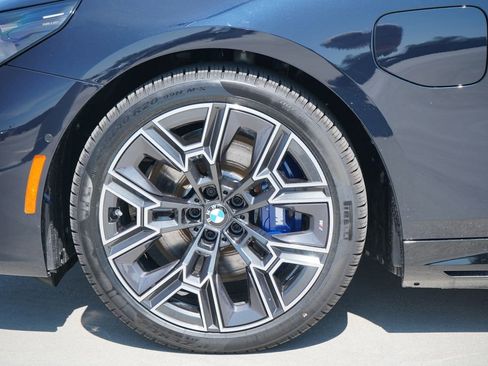 New 2026 BMW 550e xDrive w/ Premium Package image 5