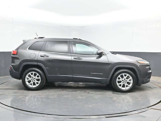 Used 2015 Jeep Cherokee Latitude w/ Comfort/Convenience Group FWD image 11