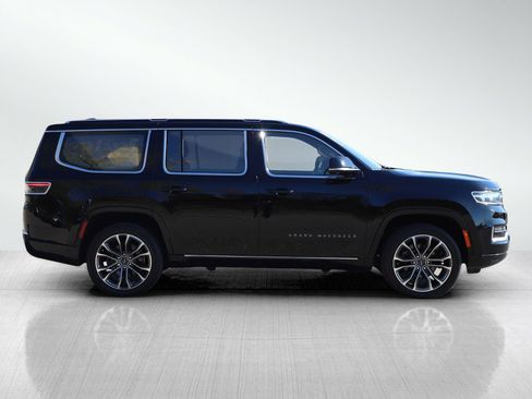 Used 2022 Jeep Grand Wagoneer Series III AWD/4WD image 6