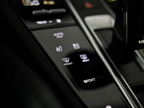 Used 2023 Porsche Cayenne image 39