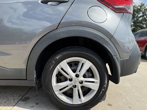 Used 2019 Nissan Kicks S FWD image 9