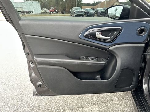 Used 2015 Chrysler 200 S image 10