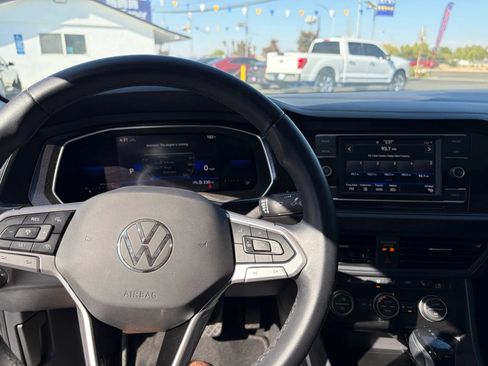 Used 2023 Volkswagen Jetta SE w/ Panoramic Sunroof Package FWD image 10