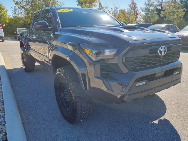 Used 2024 Toyota Tacoma TRD Sport w/ TRD Sport Premium Package AWD/4WD image 3
