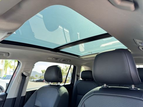 Used 2023 Volkswagen Tiguan SE w/ Panoramic Sunroof Package FWD image 30