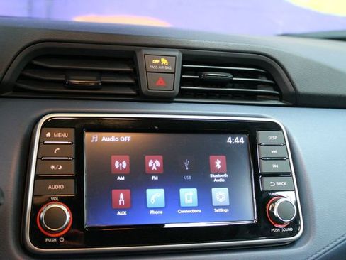 Used 2025 Nissan Versa SV image 16