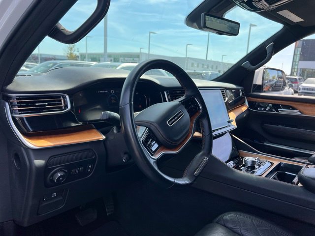Used 2022 Jeep Grand Wagoneer Series III AWD/4WD image 10