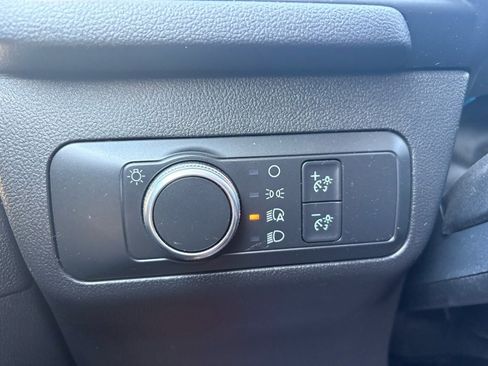 Used 2022 Ford Escape SE image 25