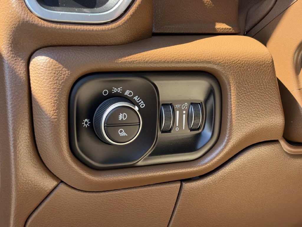 Used 2022 RAM 3500 Laramie AWD/4WD image 24
