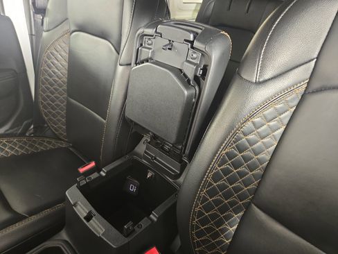 Used 2022 Jeep Wrangler Unlimited Sahara image 28