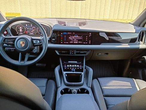 Certified 2026 Porsche Cayenne AWD/4WD image 12