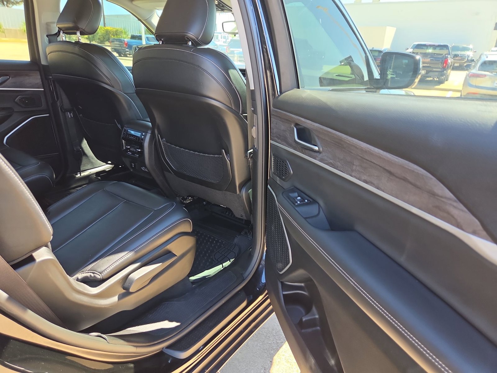 Used 2022 Jeep Grand Cherokee L Limited AWD/4WD image 27