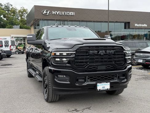 Used 2025 RAM 2500 Laramie AWD/4WD image 5