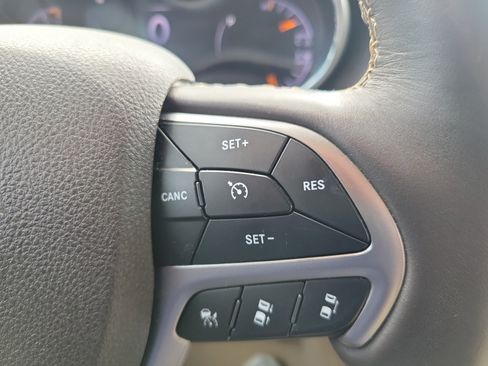 Used 2018 Jeep Grand Cherokee Overland AWD/4WD image 18