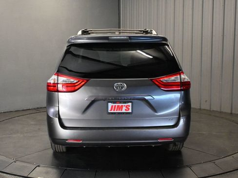 Used 2017 Toyota Sienna LE FWD image 6