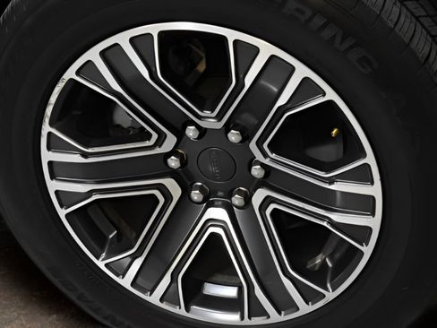 Used 2023 Jeep Wagoneer L Series II image 6