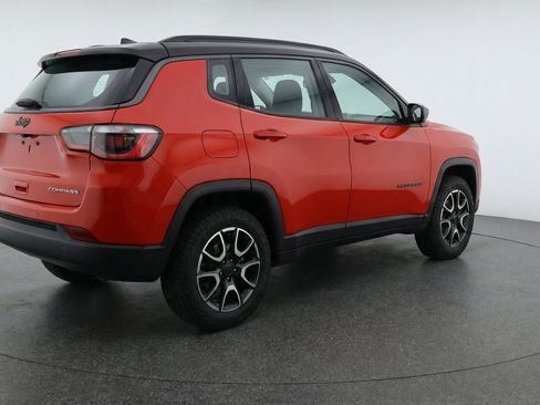 Used 2025 Jeep Compass Trailhawk AWD/4WD image 9