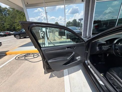 Used 2020 Volkswagen Passat 2.0T R-Line FWD image 20