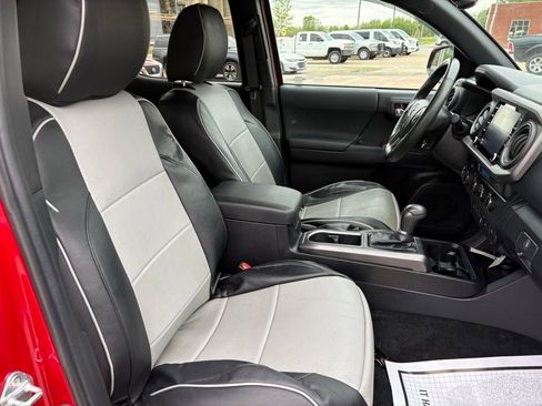 Used 2023 Toyota Tacoma TRD Off-Road w/ Technology Package AWD/4WD image 17