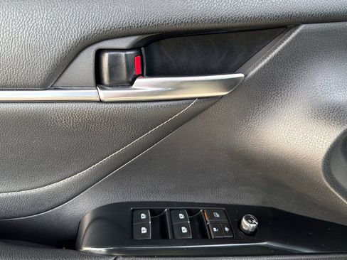 Used 2018 Toyota Camry XSE w/ Driver Assist Package image 12