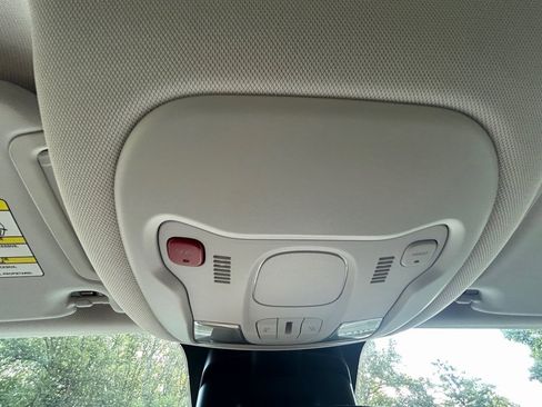 Used 2021 Jeep Renegade Latitude image 19