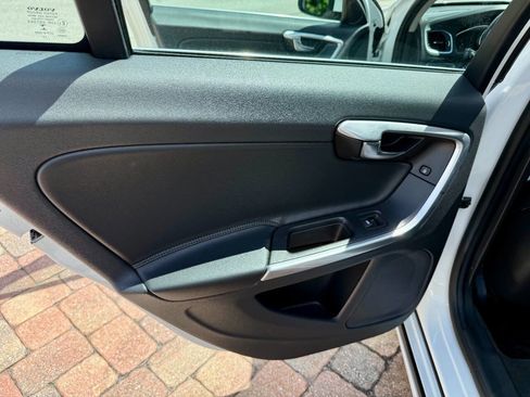 Used 2016 Volvo S60 T5 Premier image 14