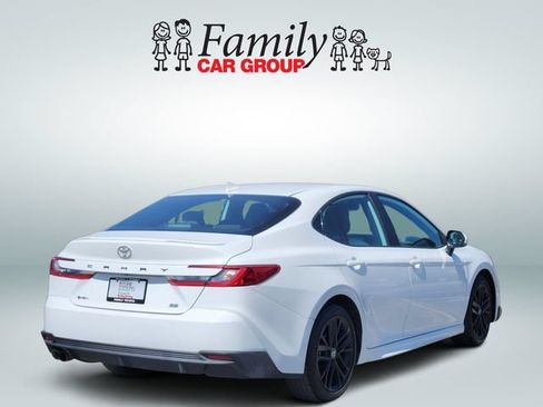 Used 2025 Toyota Camry SE FWD image 4