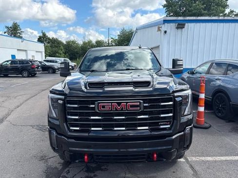Used 2024 GMC Sierra 2500 AT4 AWD/4WD image 3