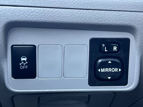 Used 2011 Toyota Corolla LE image 27