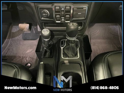 Used 2023 Jeep Wrangler Unlimited Sahara w/ Cold Weather Group AWD/4WD image 11