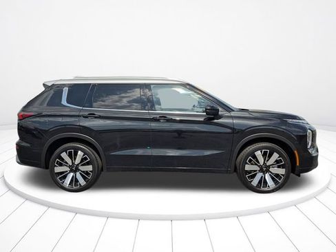 Used 2025 Mitsubishi Outlander AWD image 2