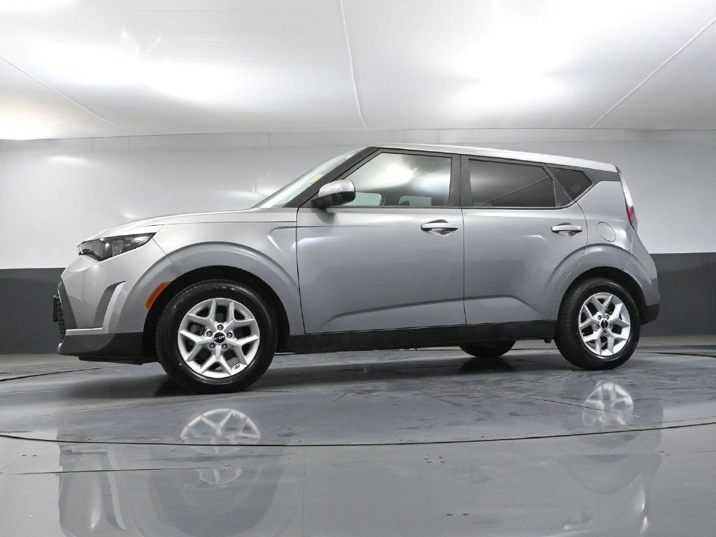 Used 2023 Kia Soul LX w/ LX Technology Package FWD image 44