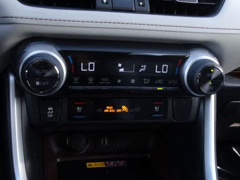 Used 2025 Toyota RAV4 Limited w/ Advanced Technology Package image 31