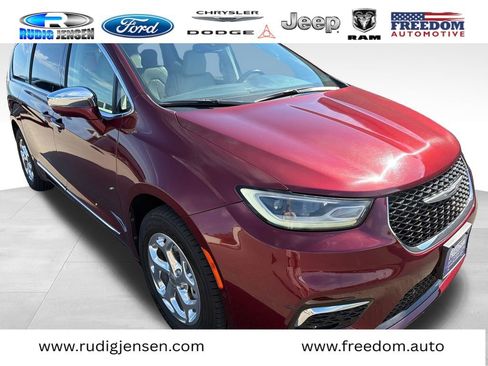 Used 2021 Chrysler Pacifica Limited w/ Premium & Safety Sphere Group AWD/4WD image 7