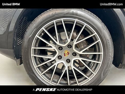 Used 2019 Porsche Cayenne image 2