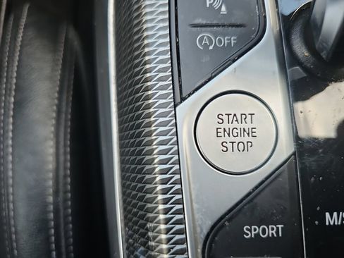 Used 2022 BMW 330i Sedan w/ M Sport Package RWD image 19