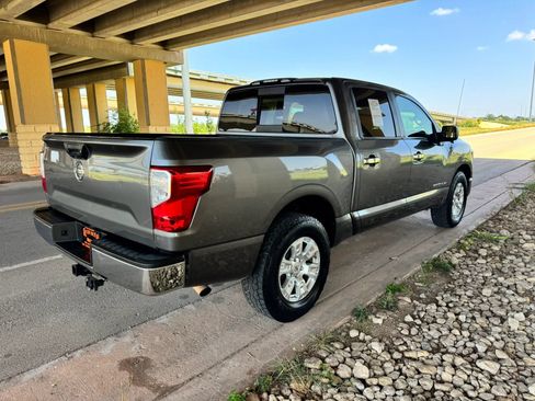 Used 2018 Nissan Titan SV AWD/4WD image 3