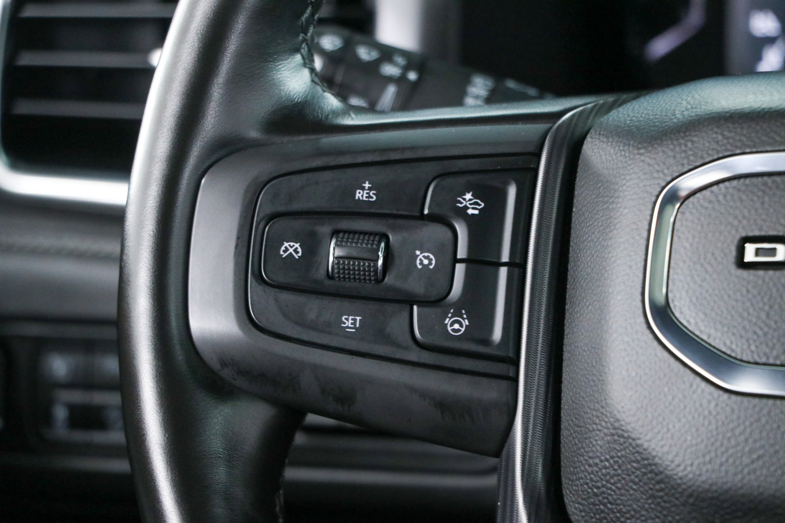 Used 2023 GMC Yukon Denali Ultimate AWD/4WD image 14