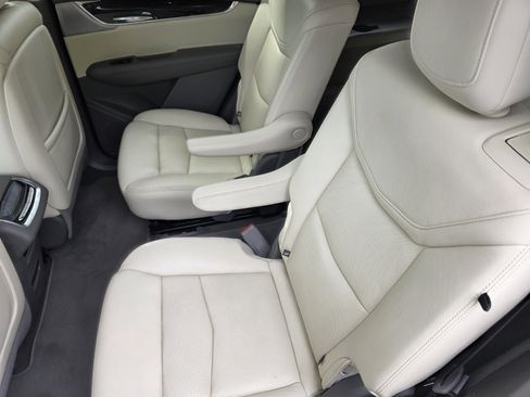 Used 2020 Cadillac XT6 Premium Luxury FWD image 16