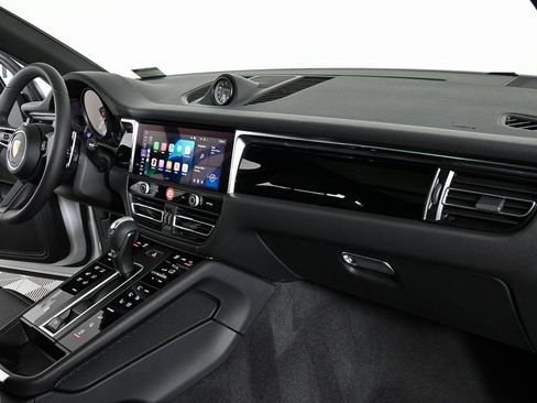 Certified 2025 Porsche Macan AWD image 24