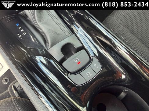 Used 2019 Toyota C-HR XLE FWD image 22