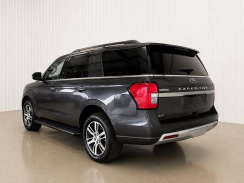 Used 2024 Ford Expedition XLT RWD image 3