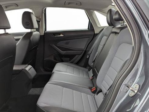 Used 2025 Volkswagen Jetta SE image 16