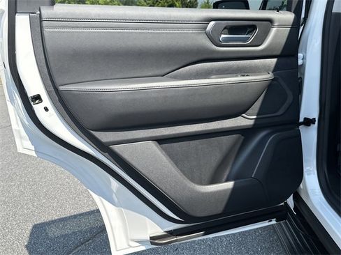 New 2025 Nissan Armada SV image 16