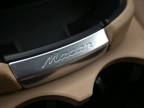 Certified 2026 Porsche Macan AWD/4WD image 19