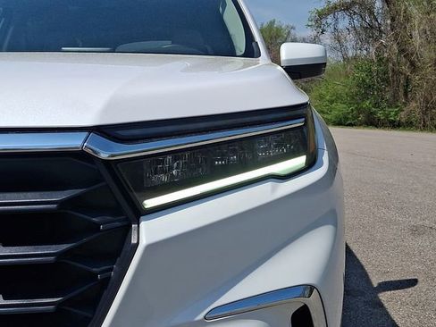 Used 2025 Honda Pilot EX-L image 11