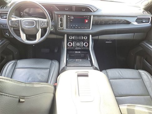Used 2024 GMC Yukon XL Denali image 10