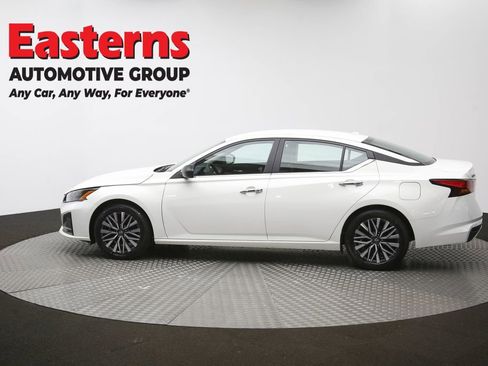 Used 2025 Nissan Altima 2.5 SV FWD image 60