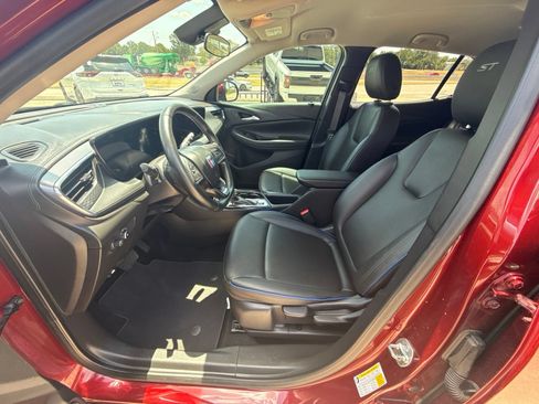 Used 2025 Buick Encore GX Sport Touring w/ Advanced Technology Package FWD image 9